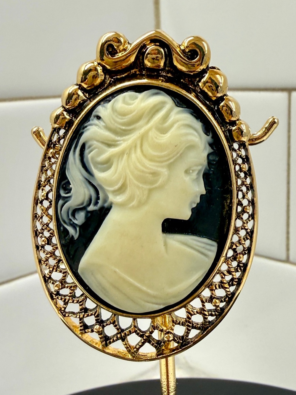 LINDENWOLD Classic 14K Gold Plated Cameo Brooch